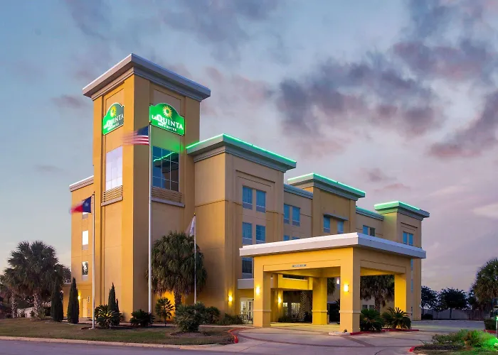 La Quinta By Wyndham Pearsall