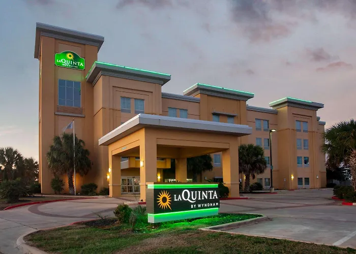 La Quinta By Wyndham Pearsall