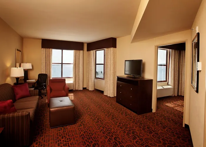 Hampton Inn Marquette-Waterfront