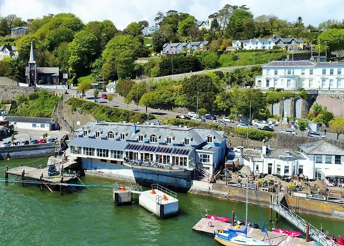 Watersedge Hotel