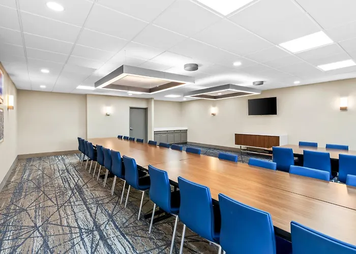 Holiday Inn Express Hotel & Suites Council Bluffs - Convention Center Area By Ihg