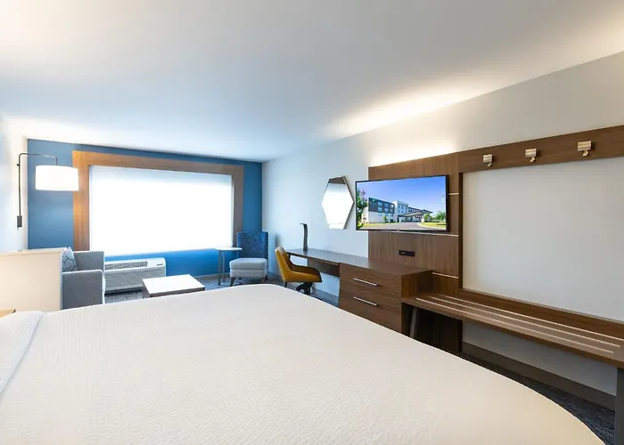 Holiday Inn Express & Suites Greenwood Mall By Ihg