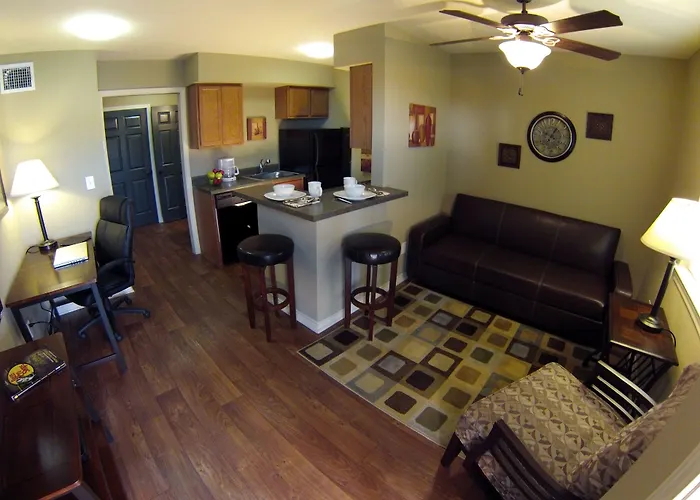 Eagle'S Den Suites Carrizo Springs A Travelodge By Wyndham