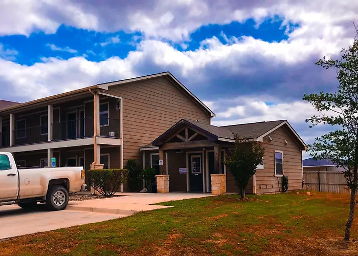 Eagle'S Den Suites Carrizo Springs A Travelodge By Wyndham