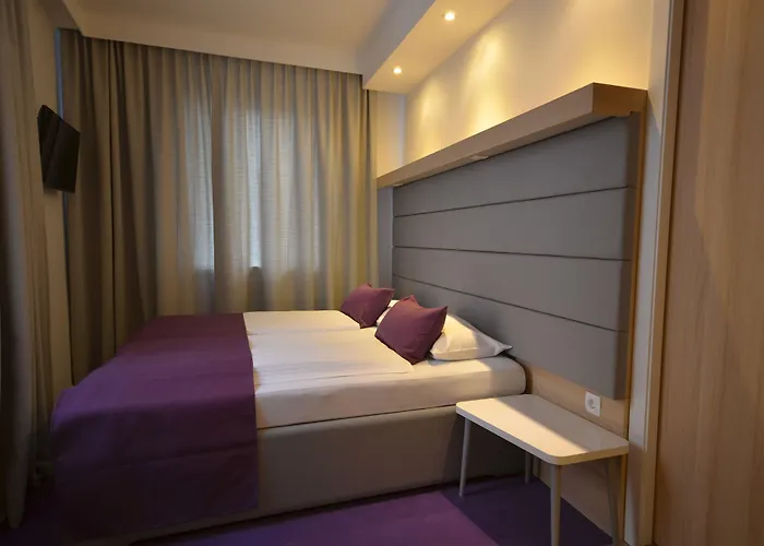 Hotel Emonec