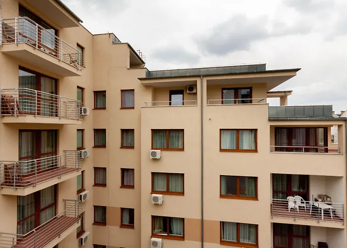Corvin Plaza Apartments & Suites