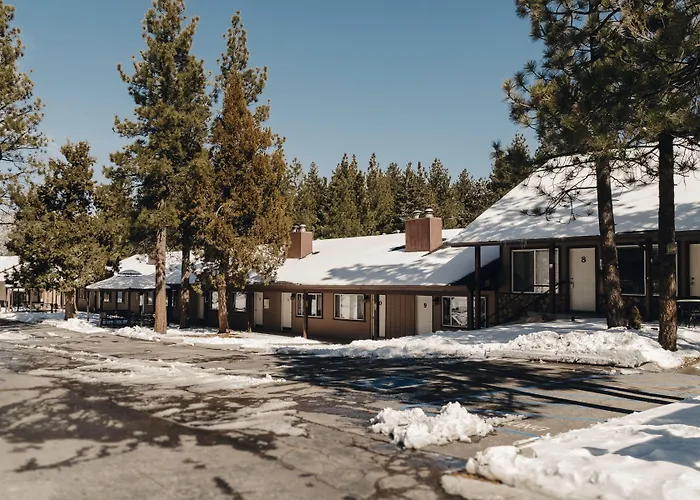 Vintage Lakeside Inn