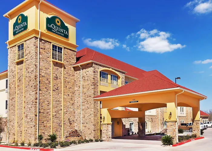 La Quinta Inn & Suites By Wyndham Floresville,Tx