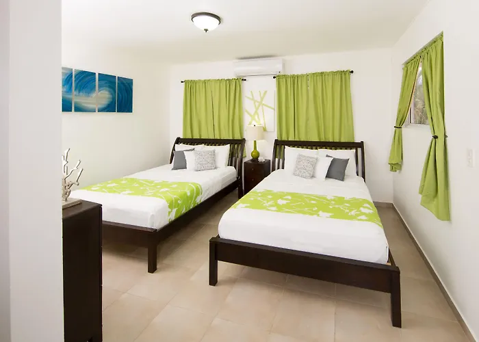 Casa Verde Hotel - Steps To The Beach, Pool, Restaurant & Bar