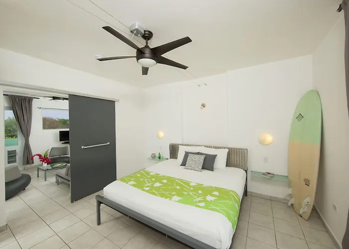 Casa Verde Hotel - Steps To The Beach, Pool, Restaurant & Bar