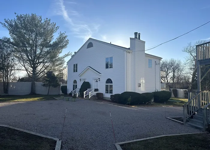 Taber Inn Mystic