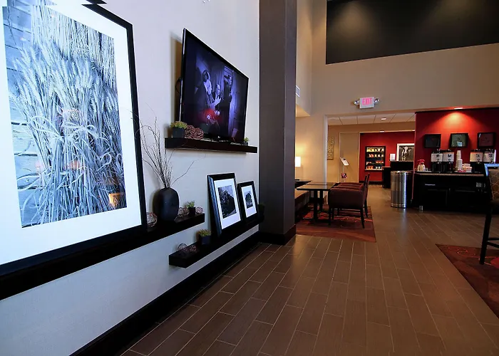 Hampton Inn & Suites Grand Forks