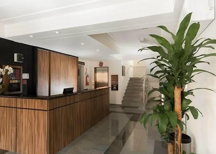Hotel Dois H