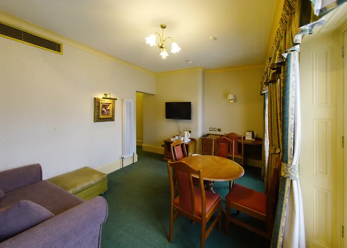 Three Queens Hotel