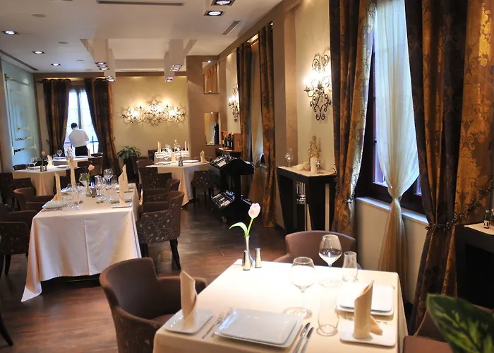 Monarc Hotel