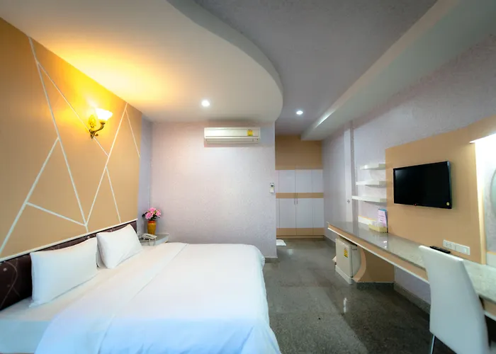 Martina Hotel Surin