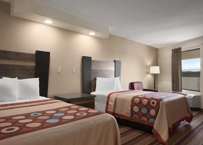 Super 8 By Wyndham Rahway/Newark