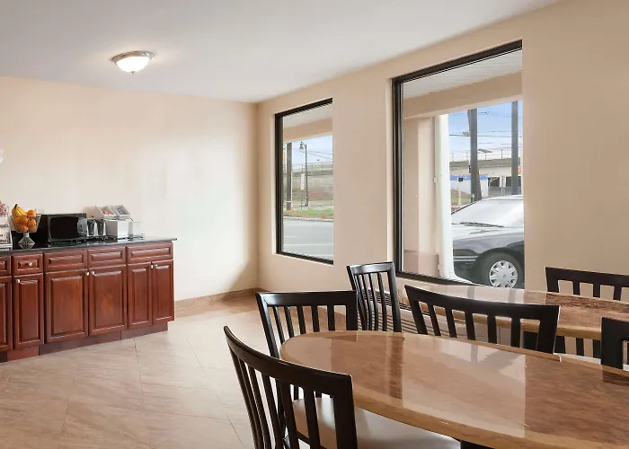 Super 8 By Wyndham Rahway/Newark