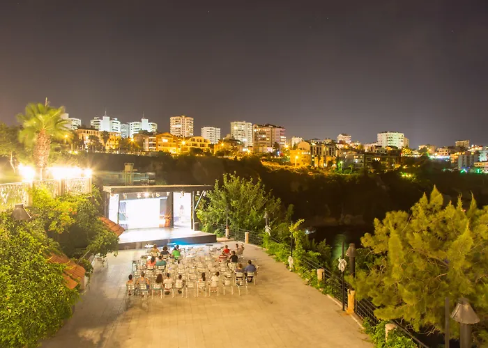 Falcon Hotel