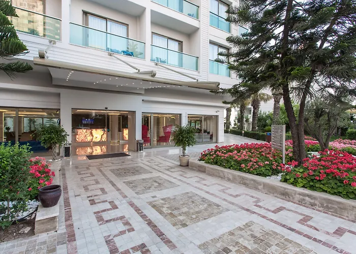 Falcon Hotel
