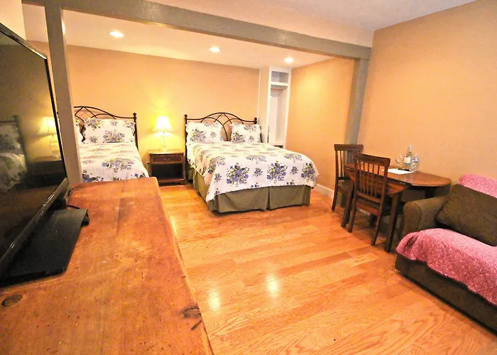 Peach Tree Inn & Suites