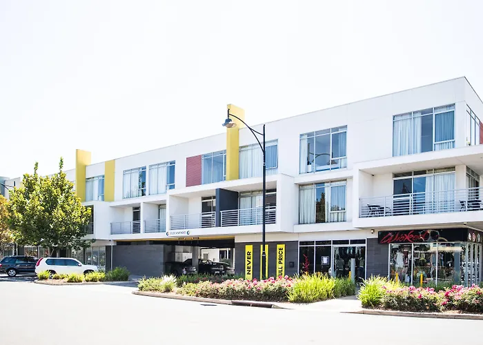 Mawson Lakes Hotel