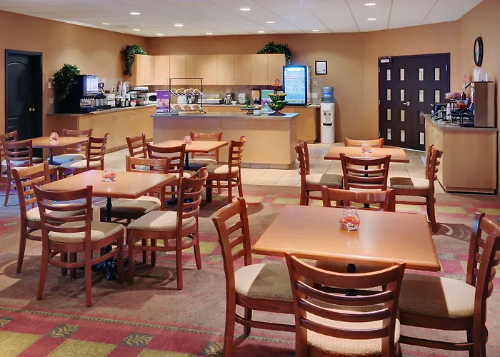 Coast Grimshaw Hotel & Suites