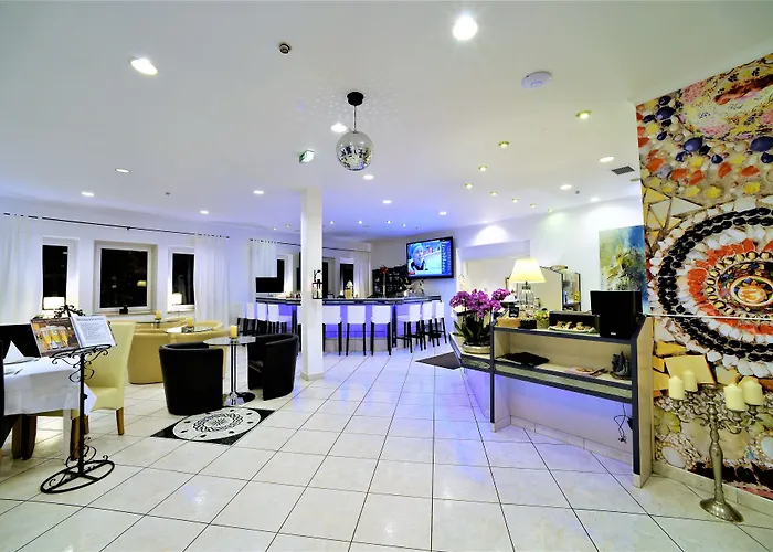 Ascot Hotel
