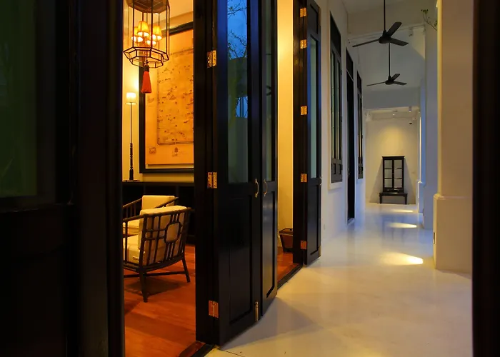 99 The Gallery Hotel