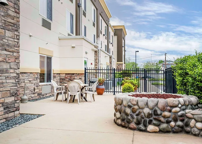 Comfort Suites Redding - Shasta Lake