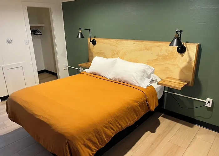 Happy Bear Motel