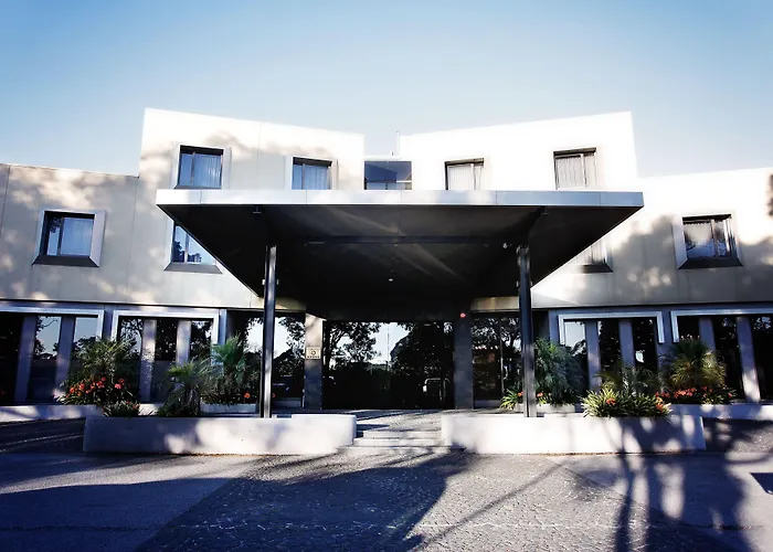 Golden Pebble Hotel