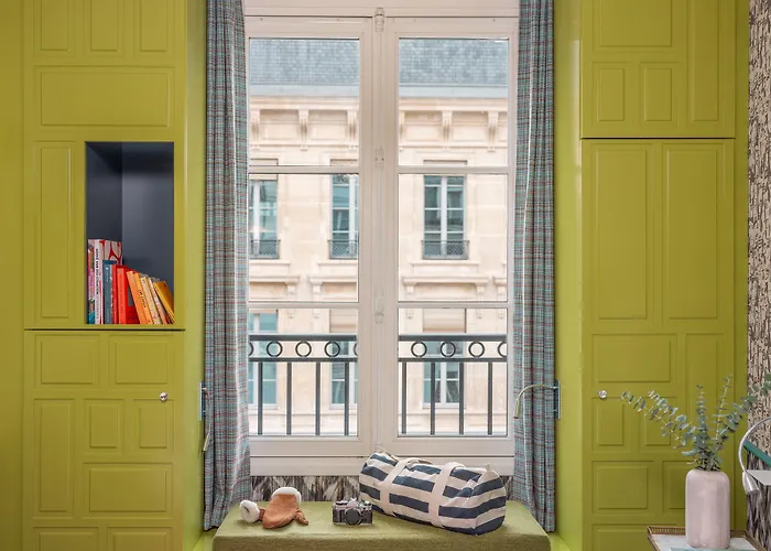 Hôtel Crayon Rouge by Elegancia