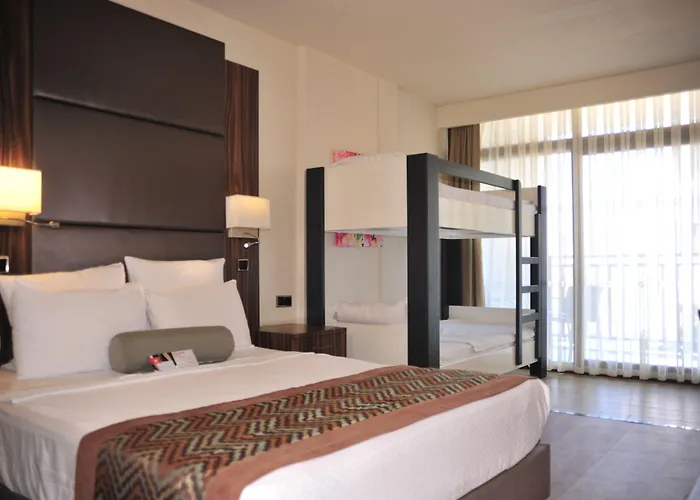 Ramada Resort By Wyndham Akbuk
