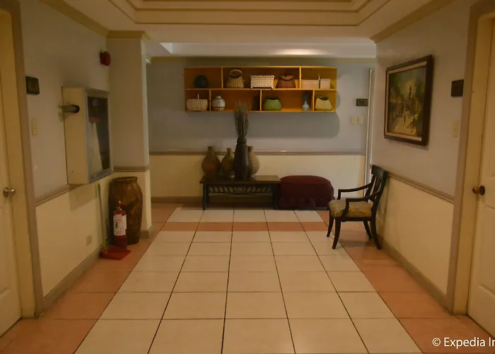 Tagaytay Country Hotel