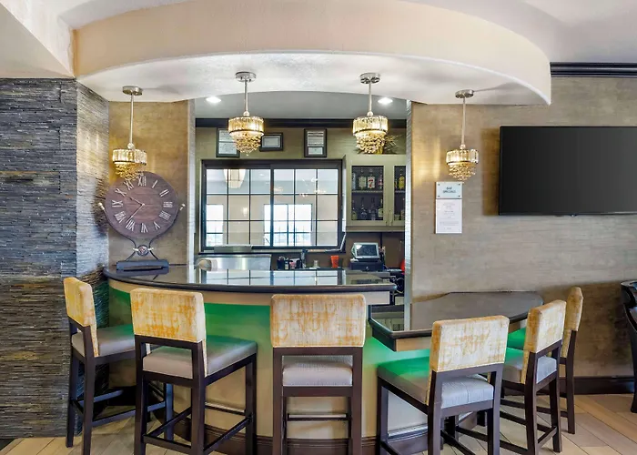 Best Western Plus Emerald Inn & Suites