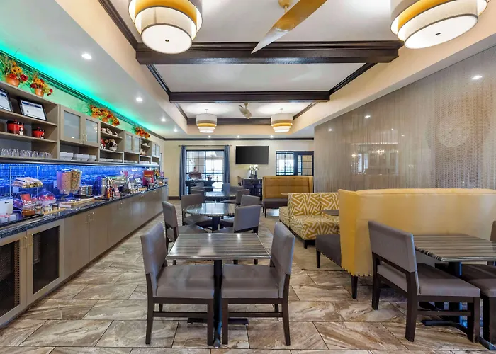 Best Western Plus Emerald Inn & Suites