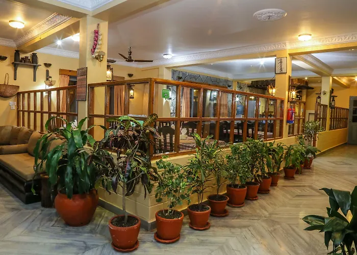 Hotel Silver Oaks Inn