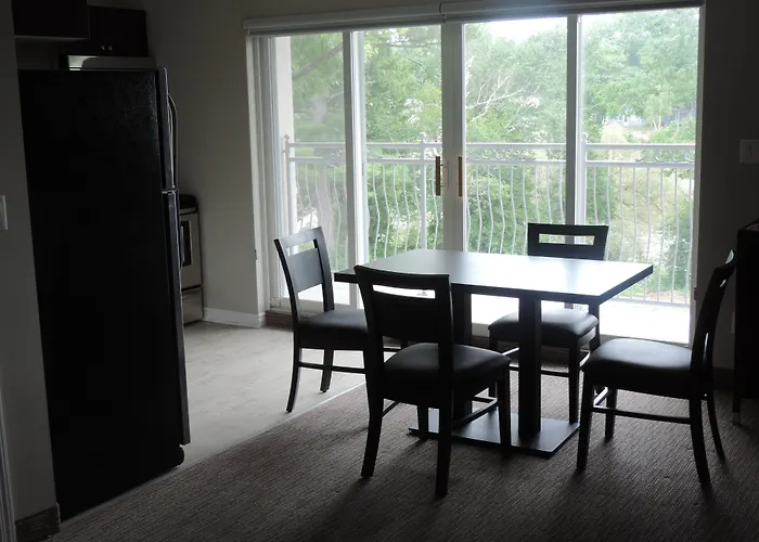Wasaga Riverdocks Hotel Suites