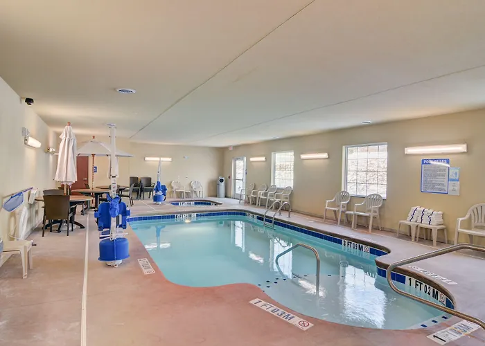 Cobblestone Hotel & Suites - Punxsutawney