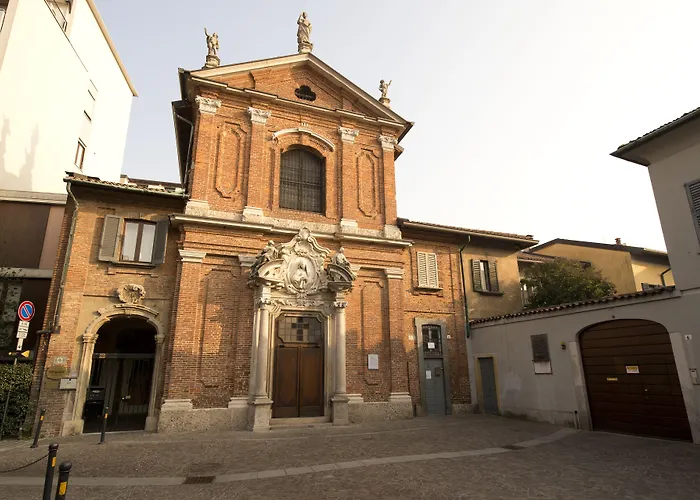 Monza City Rooms & Studios