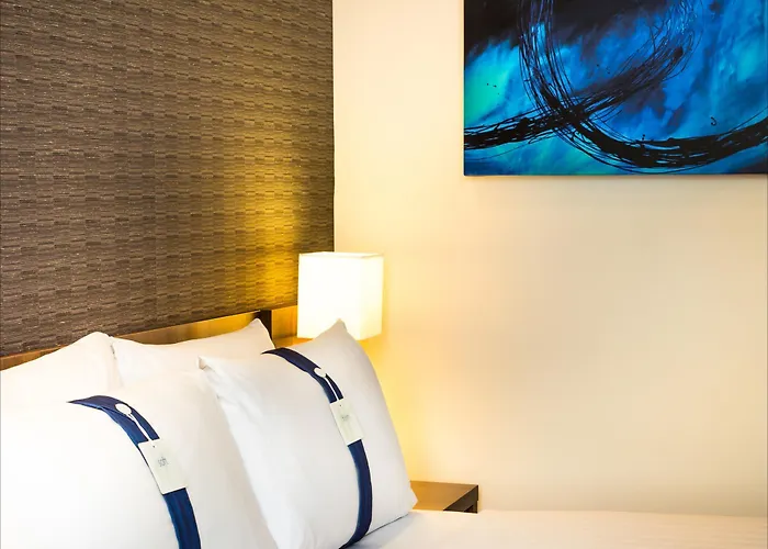 Holiday Inn Express Toulon - Est By Ihg