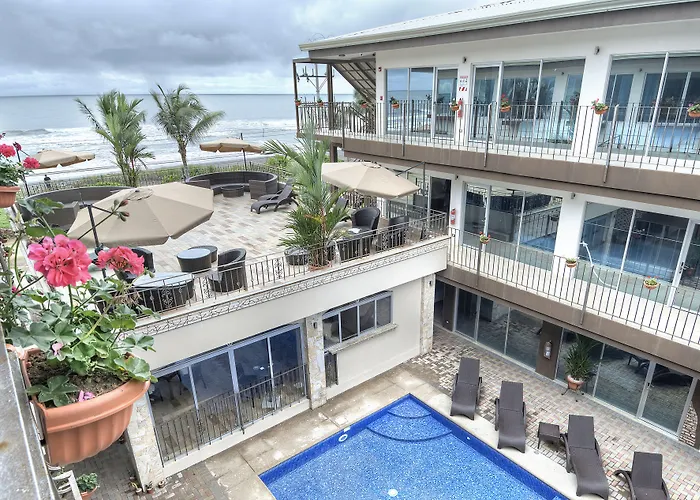 Beachfront Hotel Tramonto