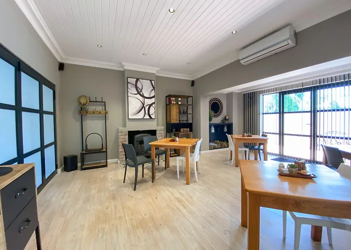 Loerie Guest Lodge