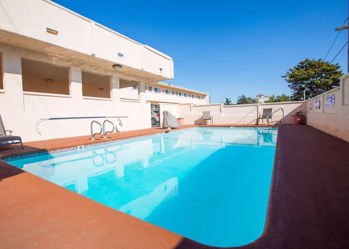 Beachwalker Inn & Suites