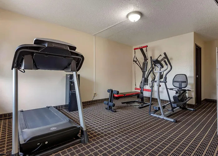 Quality Inn & Suites Warren
