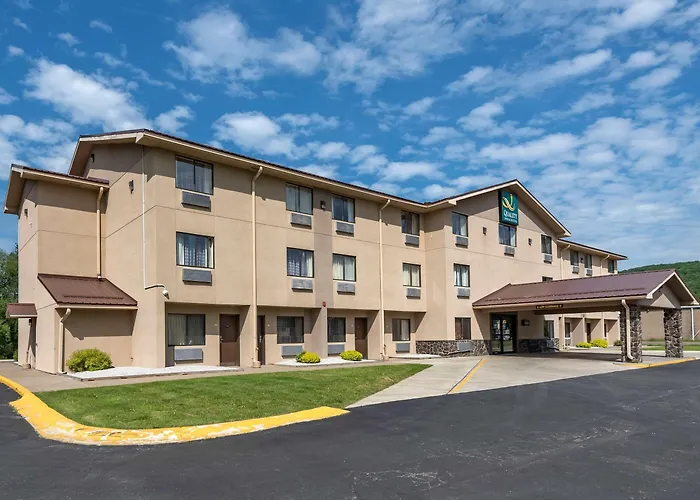 Quality Inn & Suites Warren