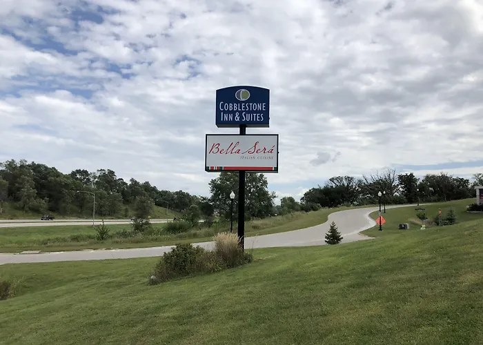 Cobblestone Inn & Suites - Denison | Oak Ridge
