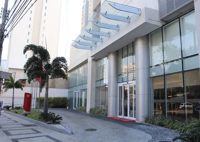 Ramada Hotel & Suites Campos Pelinca