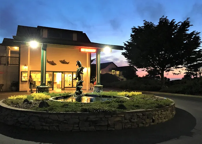 Emerald Dolphin Inn&Mini Golf